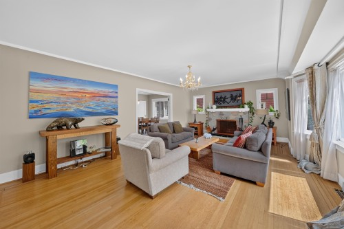 4655 6Th Avenue W, Vancouver, BC - Indoor Photo Showing Living Room