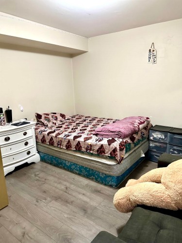 6915 Beatrice Street, Vancouver, BC - Indoor Photo Showing Bedroom