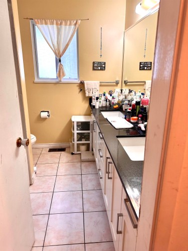6915 Beatrice Street, Vancouver, BC - Indoor Photo Showing Other Room