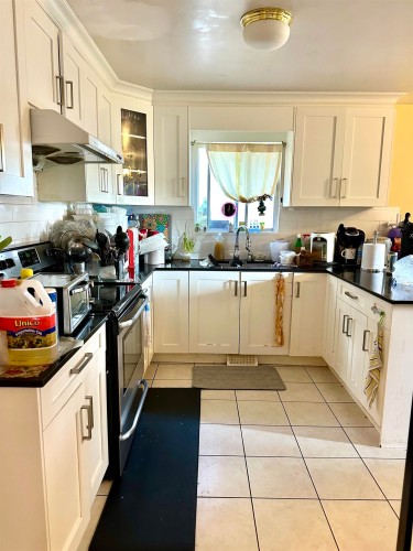 6915 Beatrice Street, Vancouver, BC - Indoor Photo Showing Kitchen