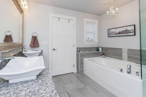 11448 232 Street, Maple Ridge, BC - Indoor Photo Showing Bathroom
