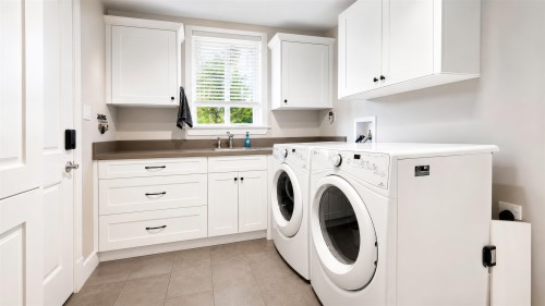 11448 232 Street, Maple Ridge, BC - Indoor Photo Showing Laundry Room
