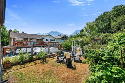 40256 Ayr Drive, Squamish, BC - Outdoor