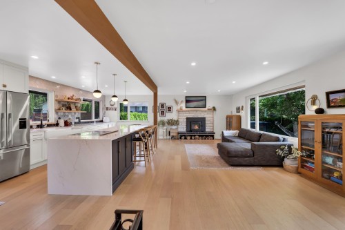 40256 Ayr Drive, Squamish, BC - Indoor With Fireplace