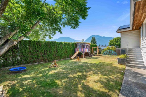 40256 Ayr Drive, Squamish, BC - Outdoor