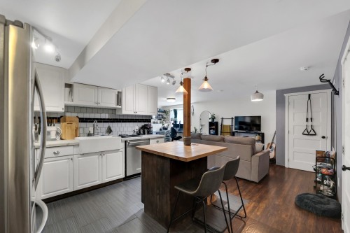 40256 Ayr Drive, Squamish, BC - Indoor Photo Showing Kitchen