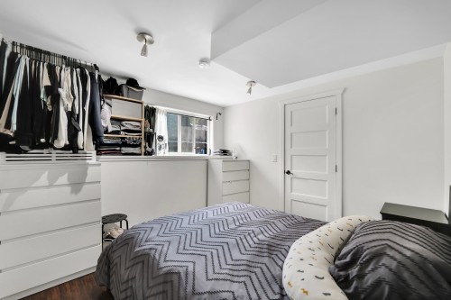 40256 Ayr Drive, Squamish, BC - Indoor Photo Showing Bedroom
