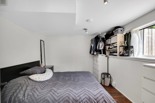 40256 Ayr Drive, Squamish, BC - Indoor Photo Showing Bedroom