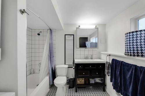 40256 Ayr Drive, Squamish, BC - Indoor Photo Showing Bathroom