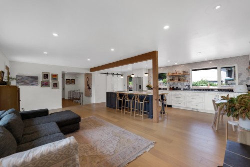 40256 Ayr Drive, Squamish, BC - Indoor Photo Showing Living Room