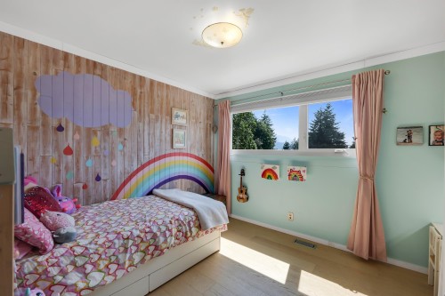 40256 Ayr Drive, Squamish, BC - Indoor Photo Showing Bedroom