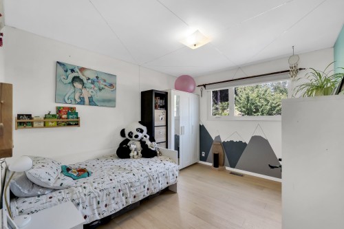 40256 Ayr Drive, Squamish, BC - Indoor Photo Showing Bedroom