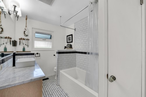 40256 Ayr Drive, Squamish, BC - Indoor Photo Showing Bathroom
