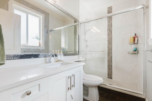 2018 12Th Avenue E, Vancouver, BC - Indoor Photo Showing Bathroom
