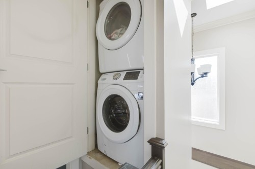 2018 12Th Avenue E, Vancouver, BC - Indoor Photo Showing Laundry Room