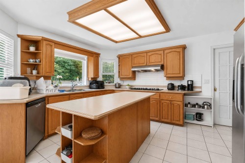3780 Cunningham Drive, Richmond, BC - Indoor Photo Showing Kitchen With Double Sink