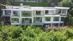 6173 Nelson Avenue West Vancouver, BC V7W 2A1