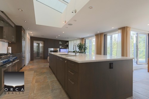 6173 Nelson Avenue, West Vancouver, BC - Indoor Photo Showing Kitchen With Upgraded Kitchen