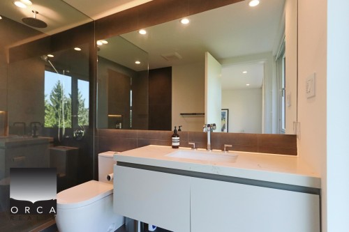 6173 Nelson Avenue, West Vancouver, BC - Indoor Photo Showing Bathroom