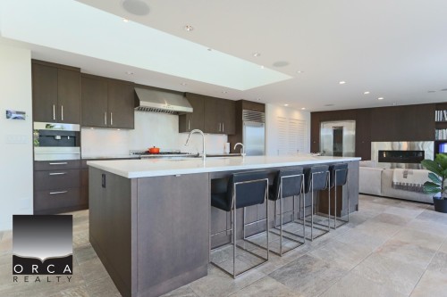 6173 Nelson Avenue, West Vancouver, BC - Indoor Photo Showing Kitchen With Upgraded Kitchen