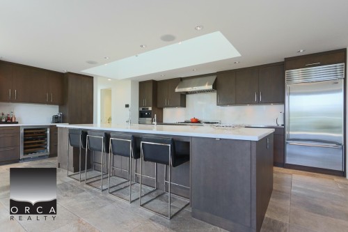 6173 Nelson Avenue, West Vancouver, BC - Indoor Photo Showing Kitchen With Upgraded Kitchen