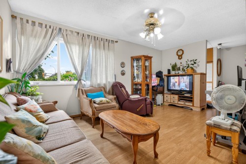 88-3441 49Th Avenue E, Vancouver, BC - Indoor Photo Showing Living Room