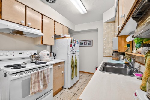 88-3441 49Th Avenue E, Vancouver, BC - Indoor Photo Showing Kitchen With Double Sink