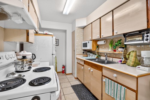 88-3441 49Th Avenue E, Vancouver, BC - Indoor Photo Showing Kitchen With Double Sink