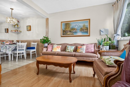 88-3441 49Th Avenue E, Vancouver, BC - Indoor Photo Showing Living Room