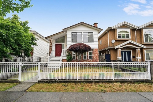 817 51 Avenue E, Vancouver, BC - Outdoor With Facade
