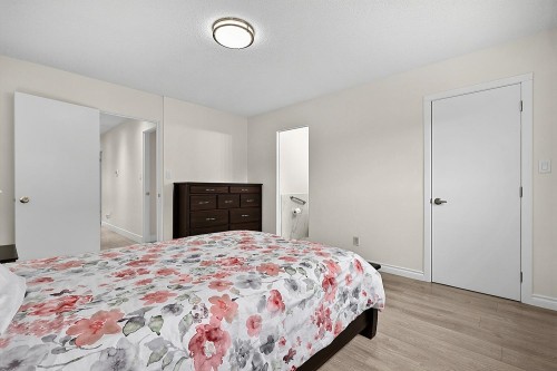 817 51 Avenue E, Vancouver, BC - Indoor Photo Showing Bedroom