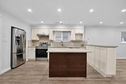 817 51 Avenue E, Vancouver, BC - Indoor Photo Showing Kitchen