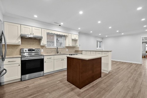817 51 Avenue E, Vancouver, BC - Indoor Photo Showing Kitchen