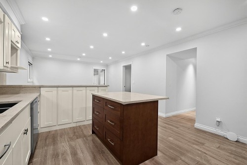 817 51 Avenue E, Vancouver, BC - Indoor Photo Showing Kitchen