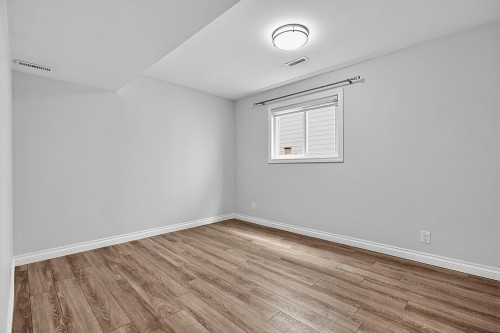 817 51 Avenue E, Vancouver, BC - Indoor Photo Showing Other Room