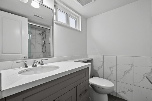 817 51 Avenue E, Vancouver, BC - Indoor Photo Showing Bathroom