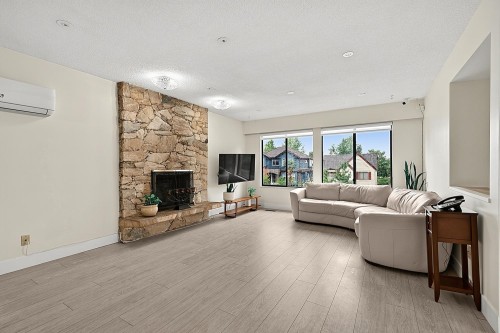 817 51 Avenue E, Vancouver, BC - Indoor Photo Showing Living Room With Fireplace