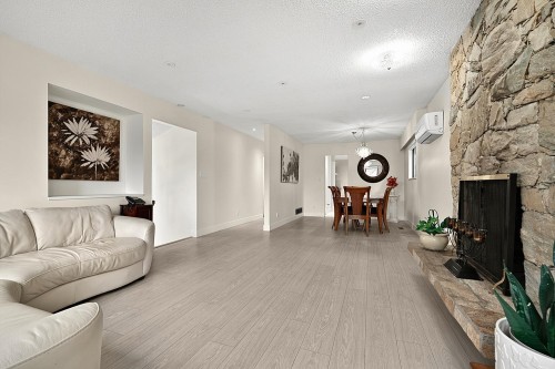 817 51 Avenue E, Vancouver, BC - Indoor Photo Showing Living Room With Fireplace