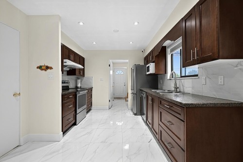 817 51 Avenue E, Vancouver, BC - Indoor Photo Showing Kitchen With Double Sink