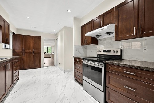 817 51 Avenue E, Vancouver, BC - Indoor Photo Showing Kitchen