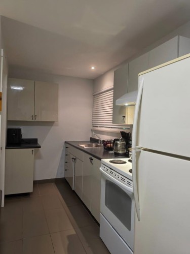 737 Robinson, Coquitlam, BC - Indoor Photo Showing Kitchen