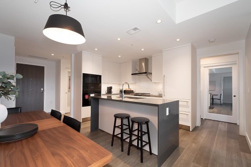 201-717 17Th Avenue W, Vancouver, BC - Indoor Photo Showing Kitchen