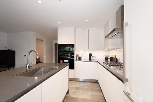 201-717 17Th Avenue W, Vancouver, BC - Indoor Photo Showing Kitchen