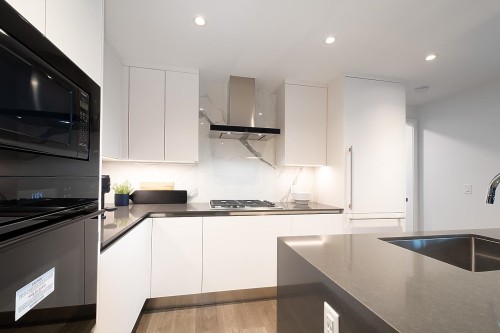201-717 17Th Avenue W, Vancouver, BC - Indoor Photo Showing Kitchen