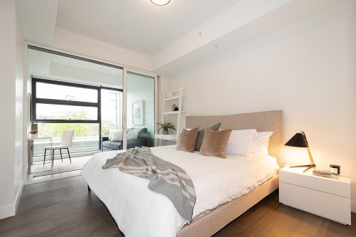 201-717 17Th Avenue W, Vancouver, BC - Indoor Photo Showing Bedroom