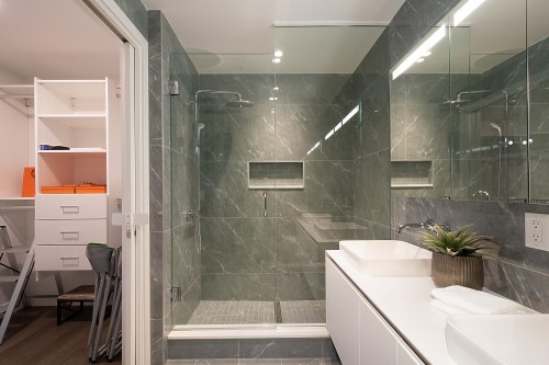201-717 17Th Avenue W, Vancouver, BC - Indoor Photo Showing Bathroom