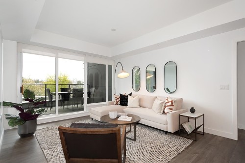 201-717 17Th Avenue W, Vancouver, BC - Indoor Photo Showing Living Room