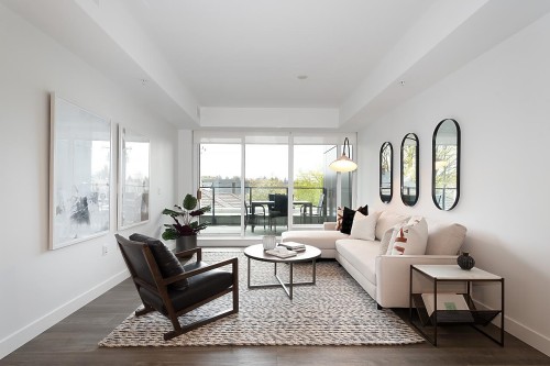201-717 17Th Avenue W, Vancouver, BC - Indoor Photo Showing Living Room