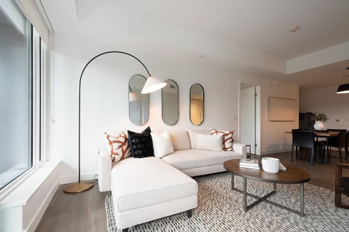 201-717 17Th Avenue W, Vancouver, BC - Indoor Photo Showing Living Room