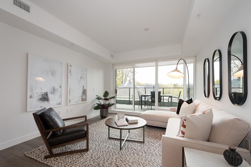 201-717 17Th Avenue W, Vancouver, BC - Indoor Photo Showing Living Room